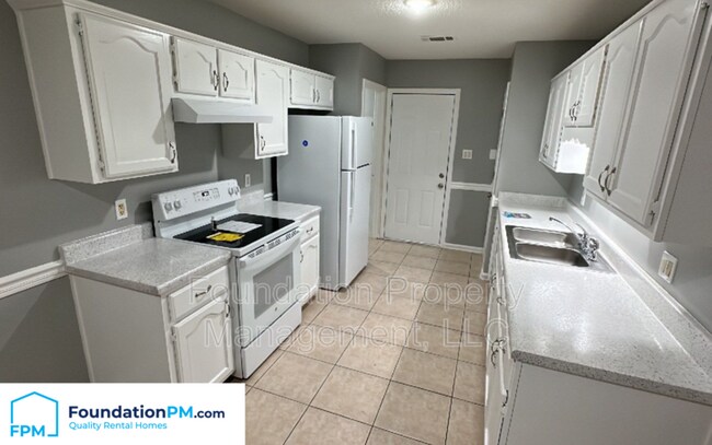 Building Photo - 6913 Century Oaks Dr