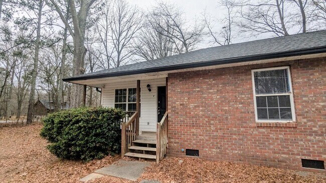 Foto del edificio - 215 Green Acre Ln