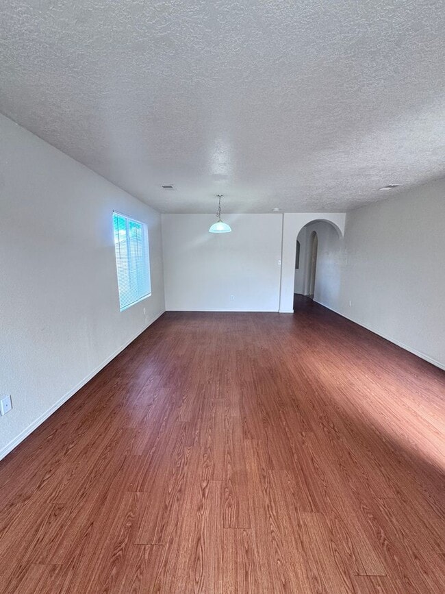 Building Photo - 760 Deerbrush Ct SW