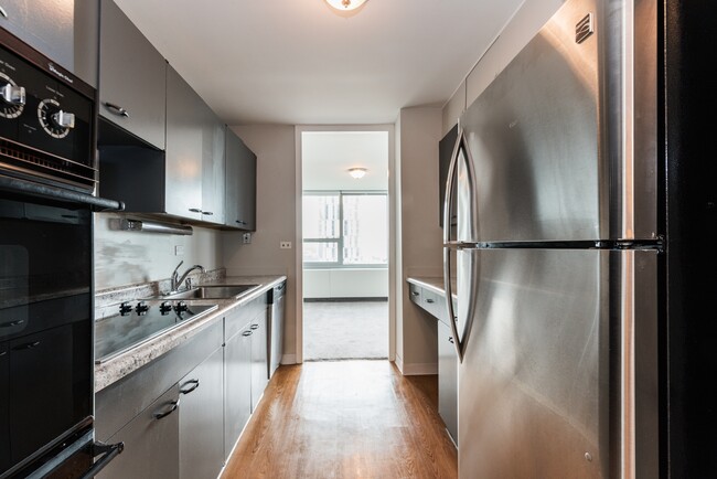 Foto del edificio - 1700 E 56th St