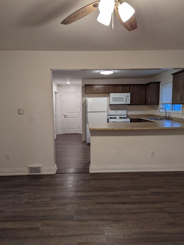 Foto del edificio - 77 Laverack Ave