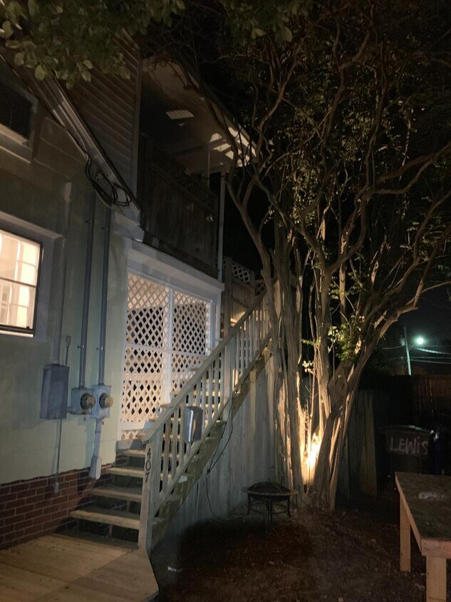 Foto principal - 407b Lewis St - Unit B