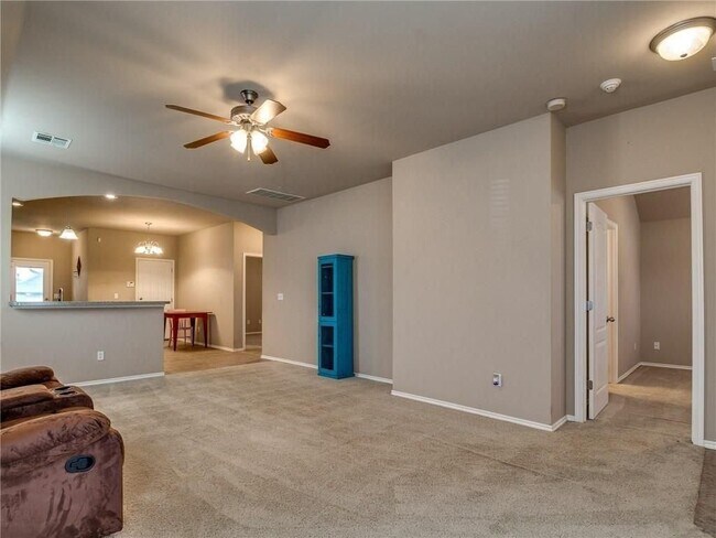 Foto del edificio - Charming 3-Bedroom Home with 2-Car Garage ...
