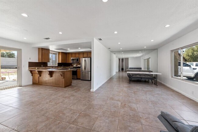 Foto del edificio - 2 br, 2 bath House - 67115 Peineta Rd