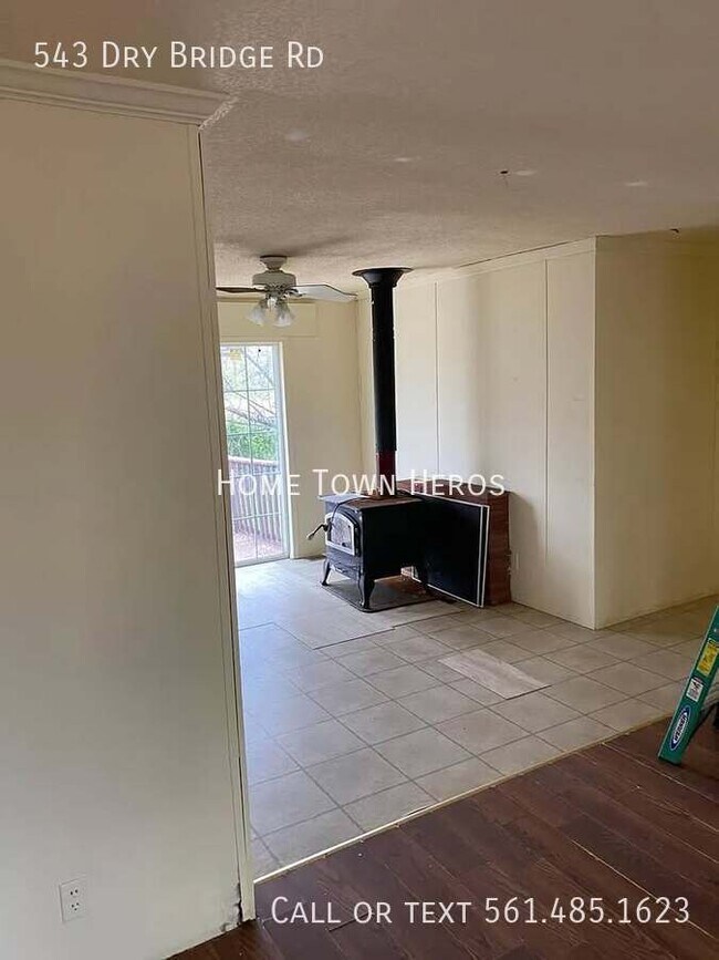 Foto del edificio - 543 Dry Bridge Rd