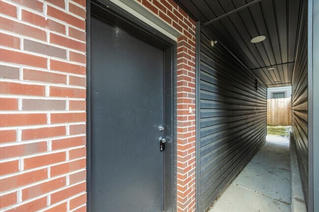 Foto del edificio - 5 br, 4 bath Duplex - 1519 N Sydenham St U...