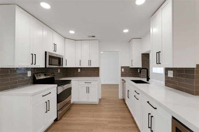 Foto del edificio - 6341 NE 22nd Ave
