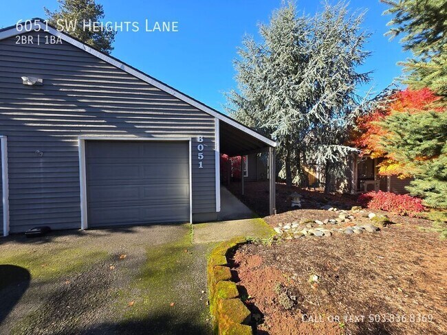 Building Photo - Bright and Charming Duplex W/ Loft in the ...