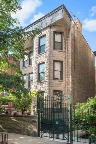 Primary Photo - 150 W Burton Pl
