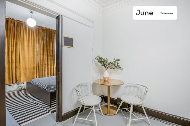 Foto del edificio - 2716 Woodley Pl NW