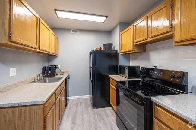 Apartments for Rent with a Living Room in Glassmanor, Oxon Hill