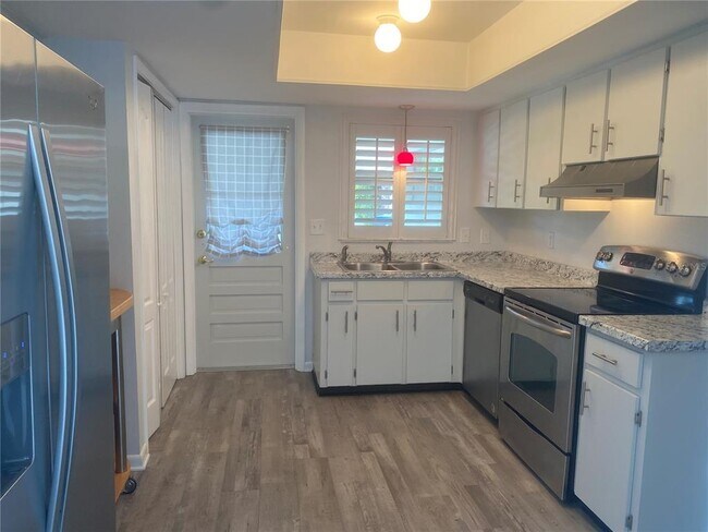 Building Photo - 1121 Bonnie Lou Dr
