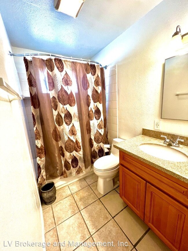 Building Photo - 3 br, 1 bath House - 680 Muir
