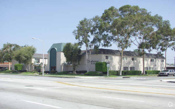 Primary Photo - 8525 Imperial Hwy