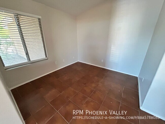 Building Photo - 6120 N Almanza Ln