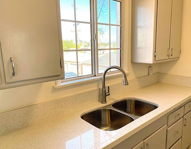 Foto del edificio - 4403 1/2 W. Exposition Blvd.