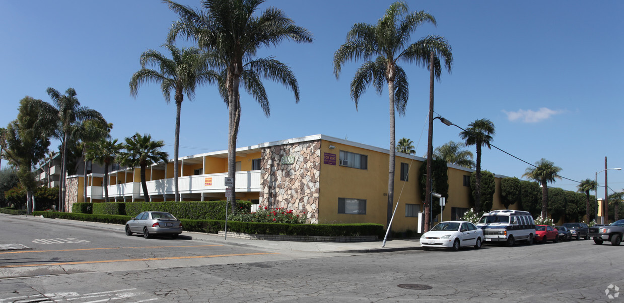 Primary Photo - Tropical Palms Apartments