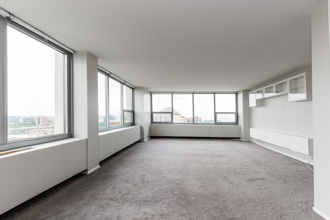 Building Photo - 1700 E 56th St