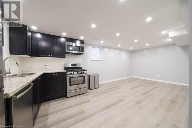 Building Photo - 39 Bonaparte Way