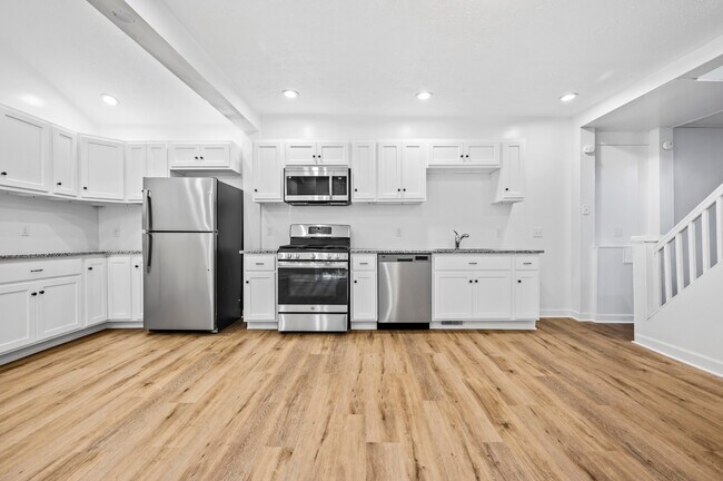 Building Photo - 531 Corey Ave