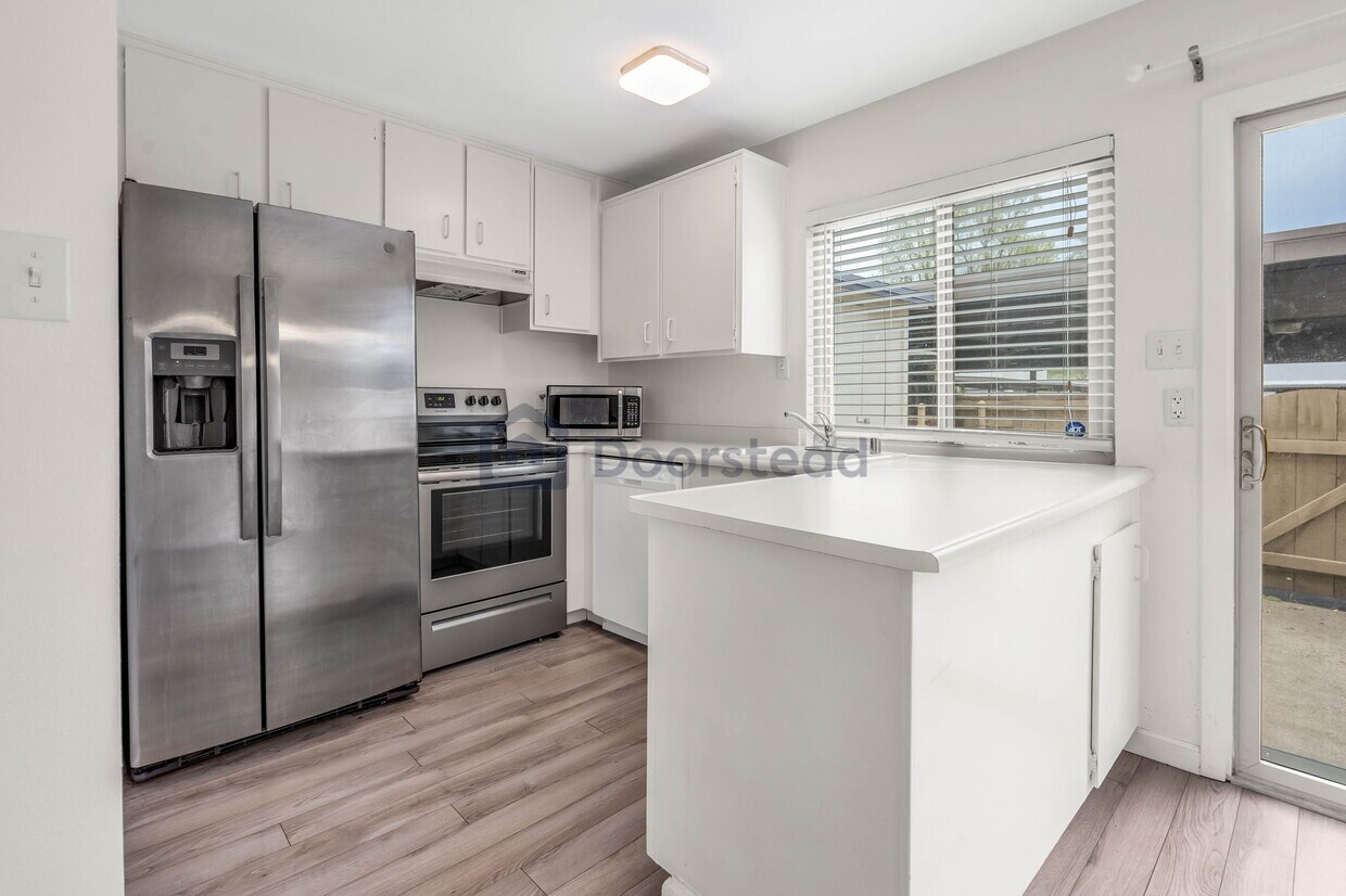 Primary Photo - 8809 Salmon Falls Dr