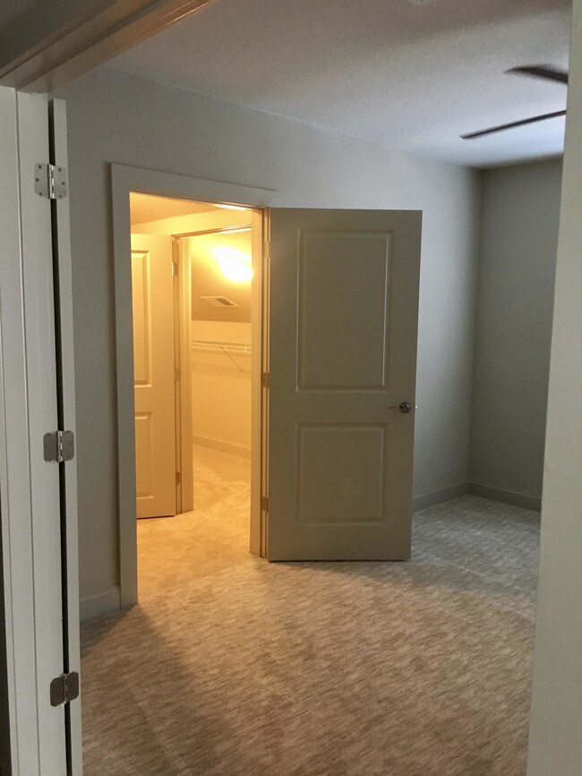 Foto del edificio - 9724 Kincey Ave