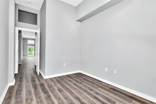 Foto del edificio - 2124 E 6th St