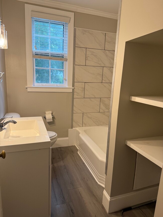 Building Photo - 2940 Oleander Dr