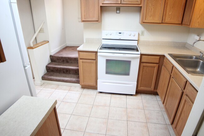 Building Photo - 406 Stover St
