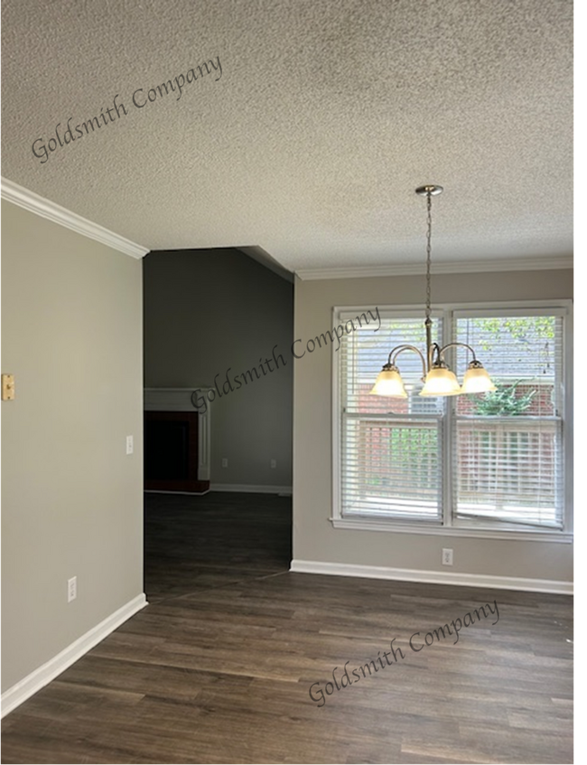 Building Photo - 5 Chantilly Rue Ct