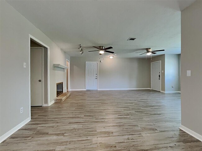 Foto del edificio - 10626 Sagewillow Ln