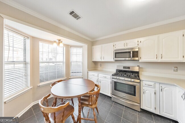 Building Photo - 2045 Fairways Ct