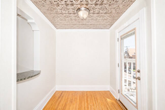 Foto del edificio - 114 E Johnson St