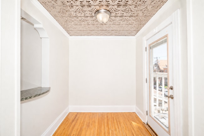 Building Photo - 114 E Johnson St