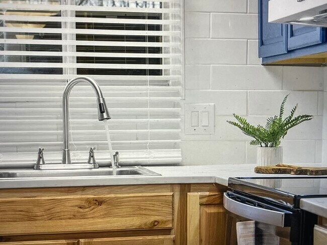 Foto del edificio - 1175 Carriage Cir