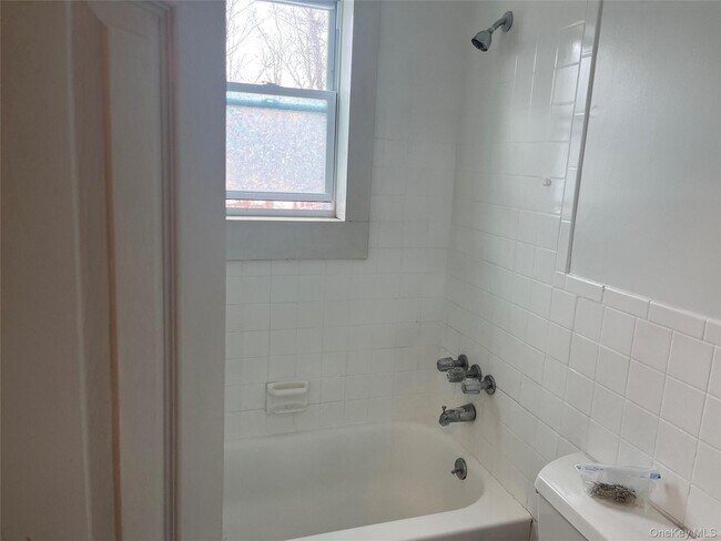 Foto del edificio - 27 N Rte 303