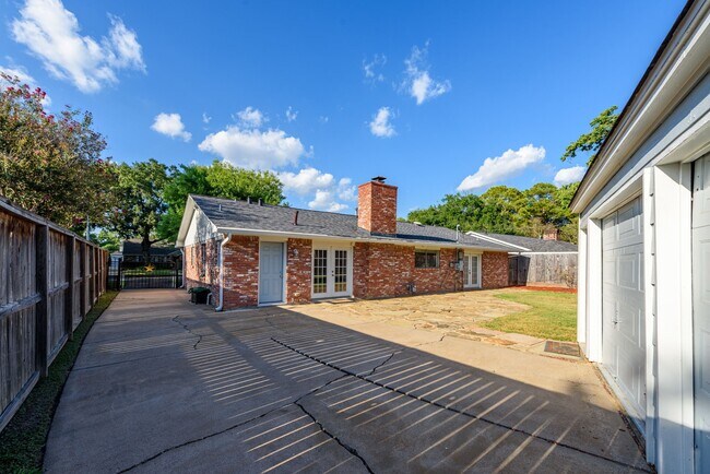 Foto del edificio - 10715 Wickersham Ln