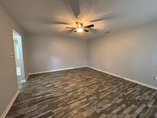 Foto del edificio - 102 Hillside Ct