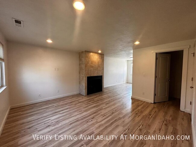 Foto del edificio - 4853 W Targee St