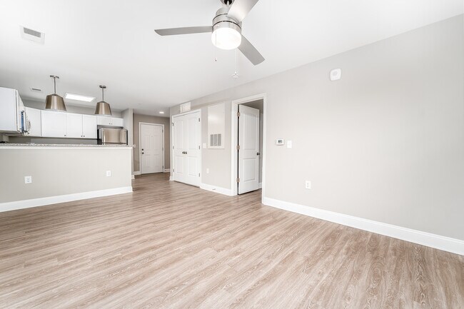 Sala de estar - Stella's Place Apartments: NEAR UNCG