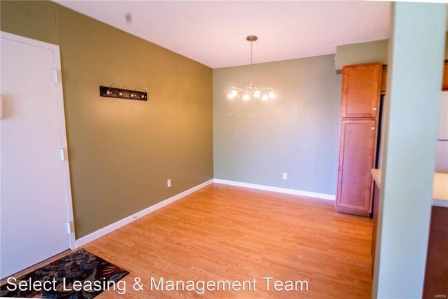 Building Photo - 2 br, 1 bath House - 1434 Willow Brook #10