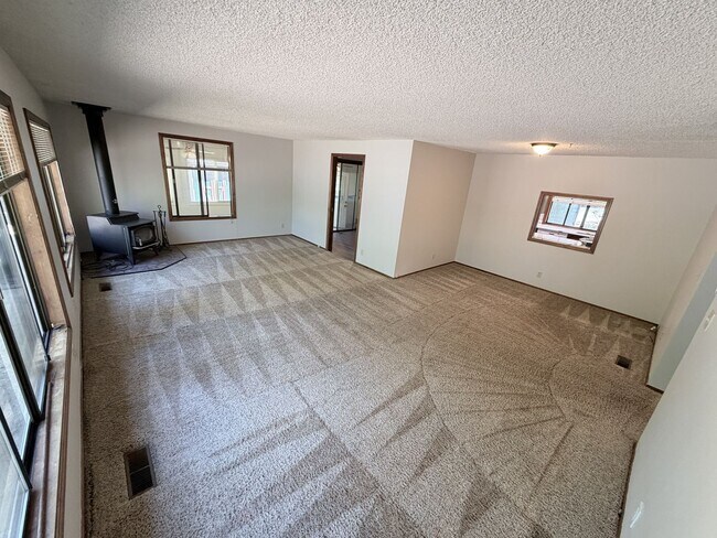 Foto del edificio - Three Bedroom Home in South Salem