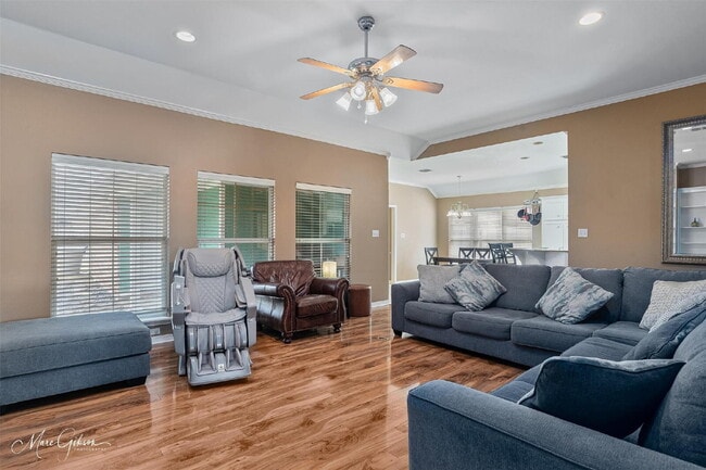 Building Photo - "Charming 3-Bed Sanctuary with Granite Countertops & Cozy Fireplace on Colonial Drive!"