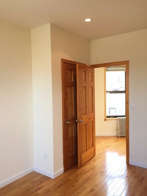 Building Photo - 657 10th Ave