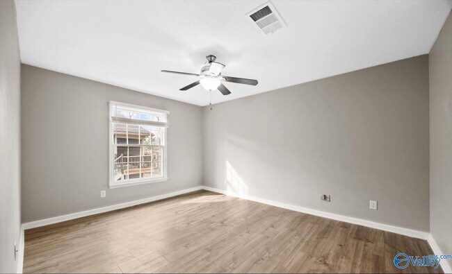 Building Photo - 2080 Woodlawn Dr SW