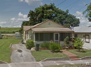 Building Photo - 12315 Lakeshore Dr