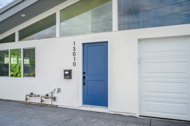 Foto del edificio - 13010 Hartland St