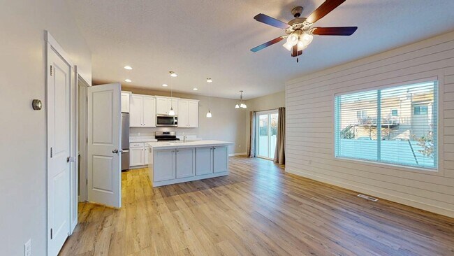 Foto del edificio - Draper Mills Townhome Available Soon!