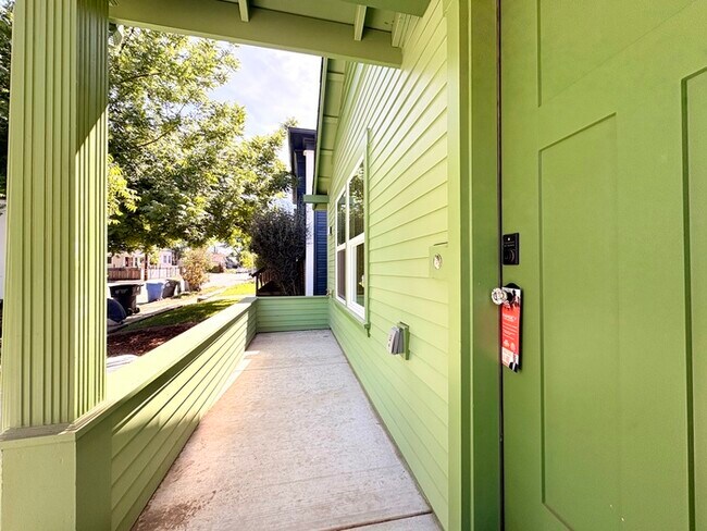 Foto del edificio - Beautiful 2 bedroom 1 Bathroom for rent in North Oak Park! Close to UC Davis and McGeorge Law