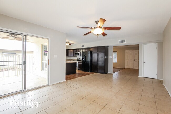 Foto del edificio - 9047 N 48th Ave